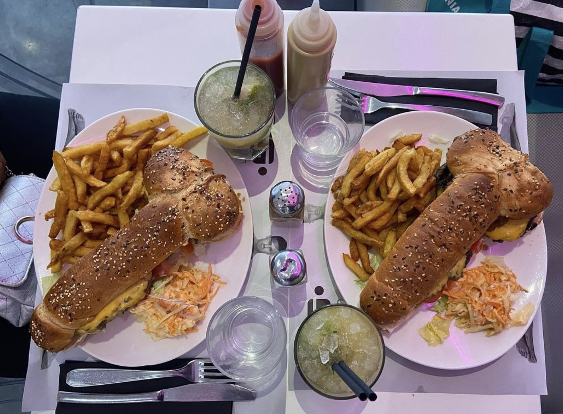 Tata Burger du Marais un restaurant unique à Paris